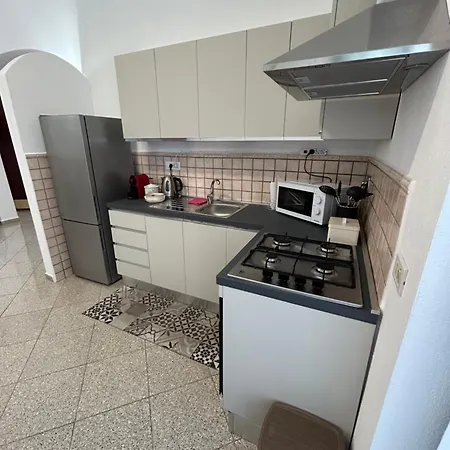 Adelina House * Όλμπια
